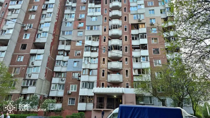 За ніч Росія 24 рази вдарила по Харкову: у місті триває розбір завалів, повідомляють про постраждалих 