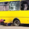 Росіяни прицільно вдарили бойовим дроном по маршрутці з людьми у Херсоні: поранено 5 людей, зокрема дитина