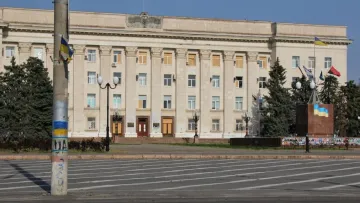 Росіяни зруйнували будівлю ОДА у Херсоні: як виглядає споруда після прильотів КАБів і ракети