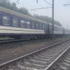 Потяг, що їхав з Дніпра до Києва спинився посеред плантації конопель: відома причина зупинки