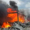 П'ять постраждалих — серед них дитина: росіяни скинули ФАБ на супермаркет у Краматорську