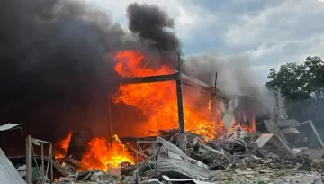 П'ять постраждалих — серед них дитина: росіяни скинули ФАБ на супермаркет у Краматорську