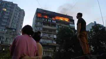 Росіяни обстріляли Київ у ніч на 10 липня: відомо про загиблих і знищену лікарню – фото та відео наслідків