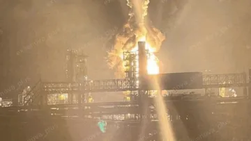 Українські дрони вночі уразили один із найбільших нафтопереробних заводів РФ: в мережі з'явилися відео