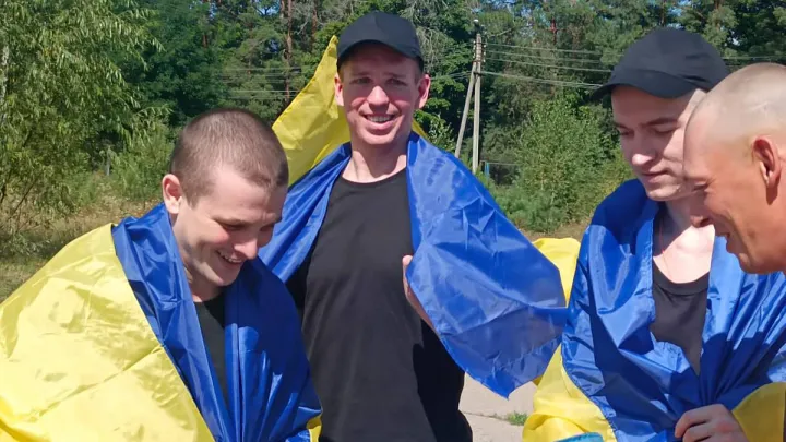 Відбувся черговий етап обміну полоненими: Зеленський повідомив, скільки наших захисників повернулося додому