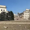 У мережі з’явилося відео, як росіяни вдарили КАБом по будівлі ОДА в Херсоні: моторошні кадри