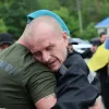 Усі мають поранення або важкі медичні діагнози: відбувся новий етап обміну полоненими – фото та відео 