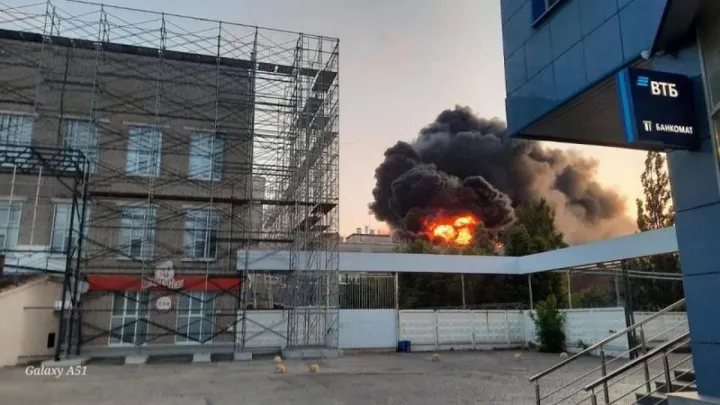 У російських Чебоксарах горить завод «Прогрес»: після удару БПЛА виробництво ракет зупинилося – що відомо