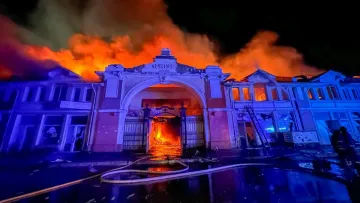В Одесі горів легендарний «Привоз», у Черкасах росіяни вдарили по кладовищу: наслідки нічних ворожих атак 