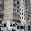 Не добрий ранок у Сумах: війська РФ вдарили КАБами по місту – пошкоджена багатоповерхівка, є постраждалі