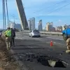 Як виглядає Північний міст після чергової атаки росіян: фото вирви в асфальтному покритті