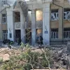 Росія вдарила по школі у Білгород-Дністровському, під завалами можуть бути люди: відео і реакція Зеленського