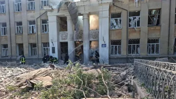 Росія вдарила по школі у Білгород-Дністровському, під завалами можуть бути люди: відео і реакція Зеленського