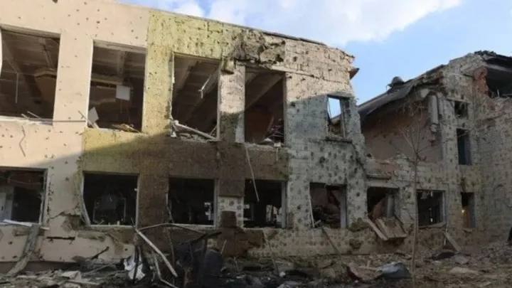 Війська РФ вдарила КАБом по школі у Сумах: відомо, чи є жертви серед дітей і викладачів
