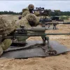Військовослужбовець ЗСУ поставив світовий рекорд зі знищення ворога: відео досягнення снайпера