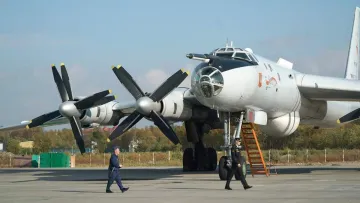 Знищили два літаки Ту-142 та «Іскандер»: Мадяр показав вдалу роботу дронами по аеродрому в Таганрозі – відео