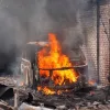 Запоріжжя масово атакували дрони: у місті палають пожежі, пошкоджено університет, є поранені – що відомо