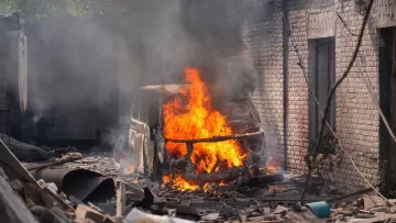 Запоріжжя масово атакували дрони: у місті палають пожежі, пошкоджено університет, є поранені – що відомо