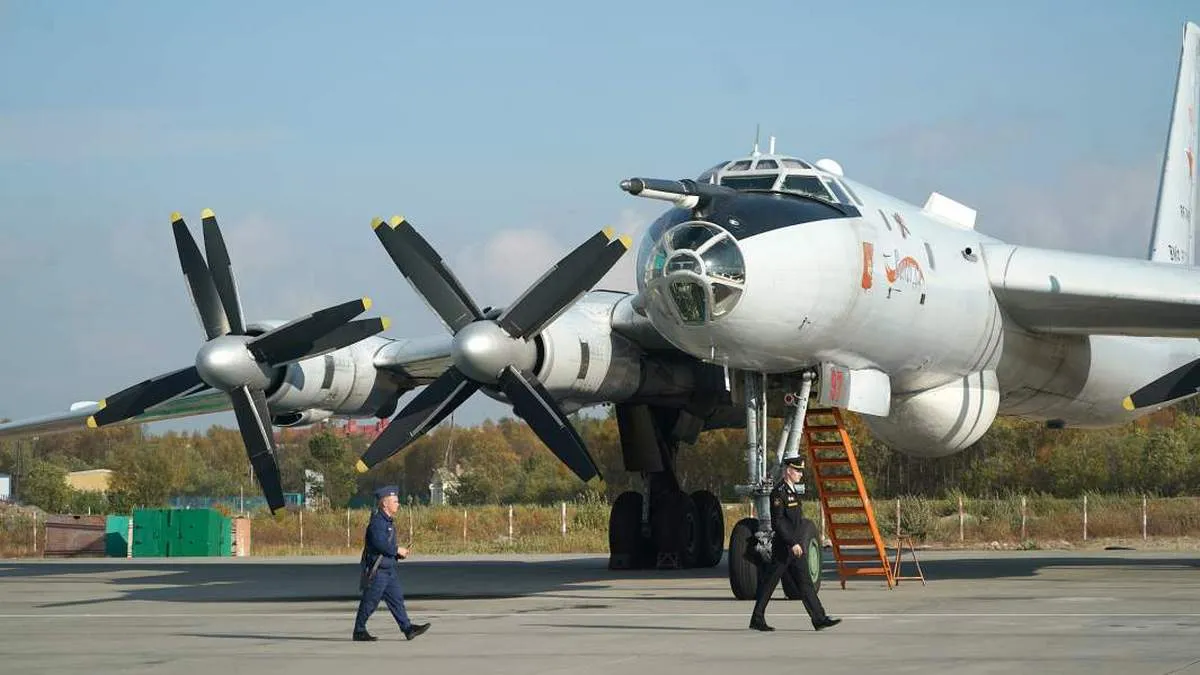Знищили два літаки Ту-142 та «Іскандер»: Мадяр показав вдалу роботу дронами по аеродрому в Таганрозі – відео