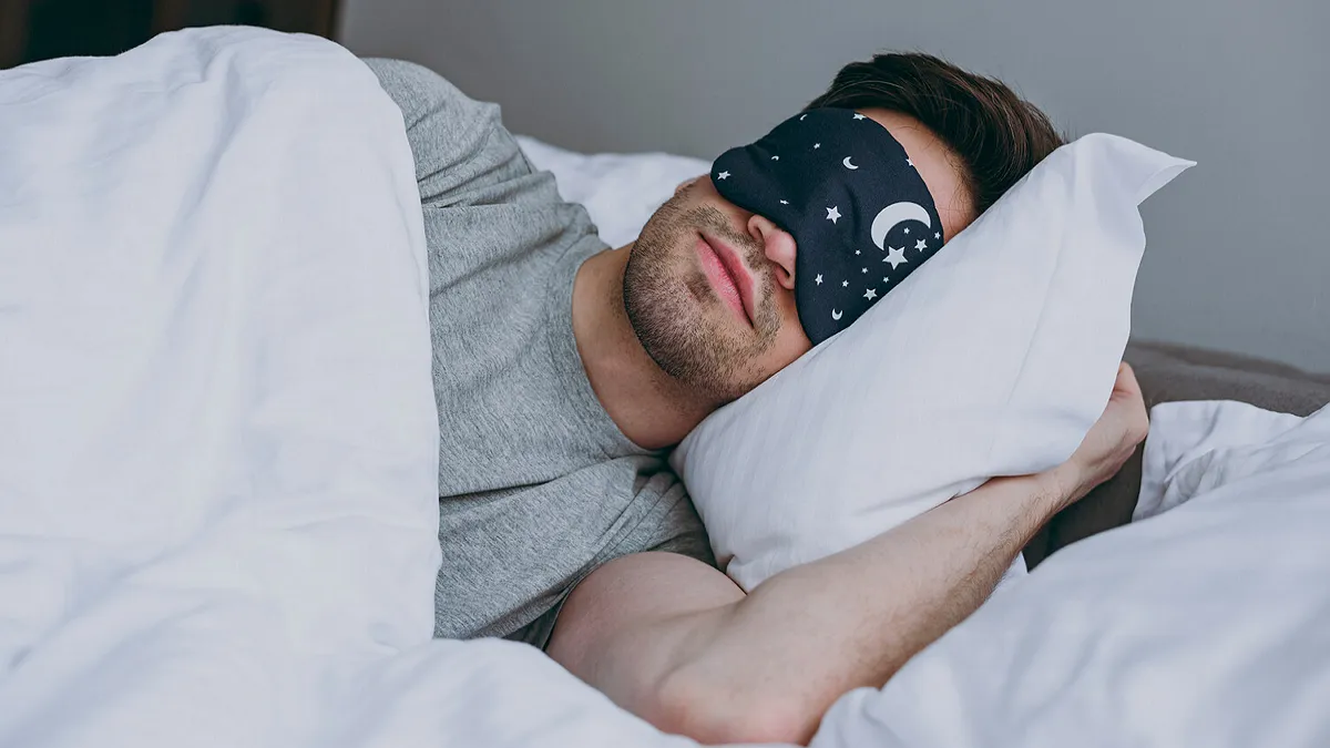 Що з’їсти ввечері, аби заснути швидше: прості поради, які справді працюють