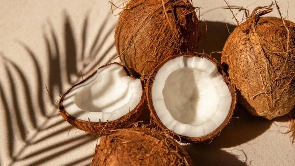 Не лише кокос: топ-3 продукти, які погано впливають на холестерин та викликають проблеми з серцем
