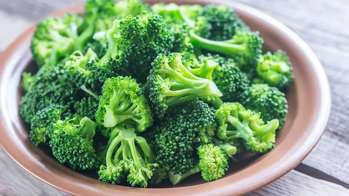 Не варіть броколі: вчені з'ясували, який спосіб готування зберігає максимум користі