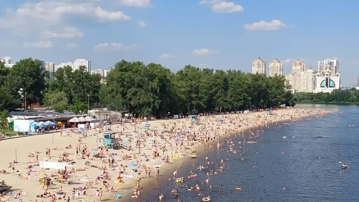 На пляжах України лютує кишкова паличка: що робити та як зрозуміти, що ви підхопили інфекцію