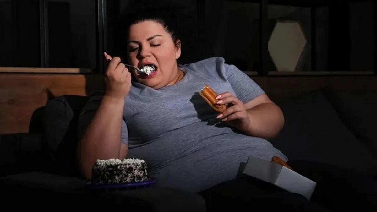 Забудьте про пізні перекуси: вчені з’ясували, як нічна їжа руйнує ваш кишківник