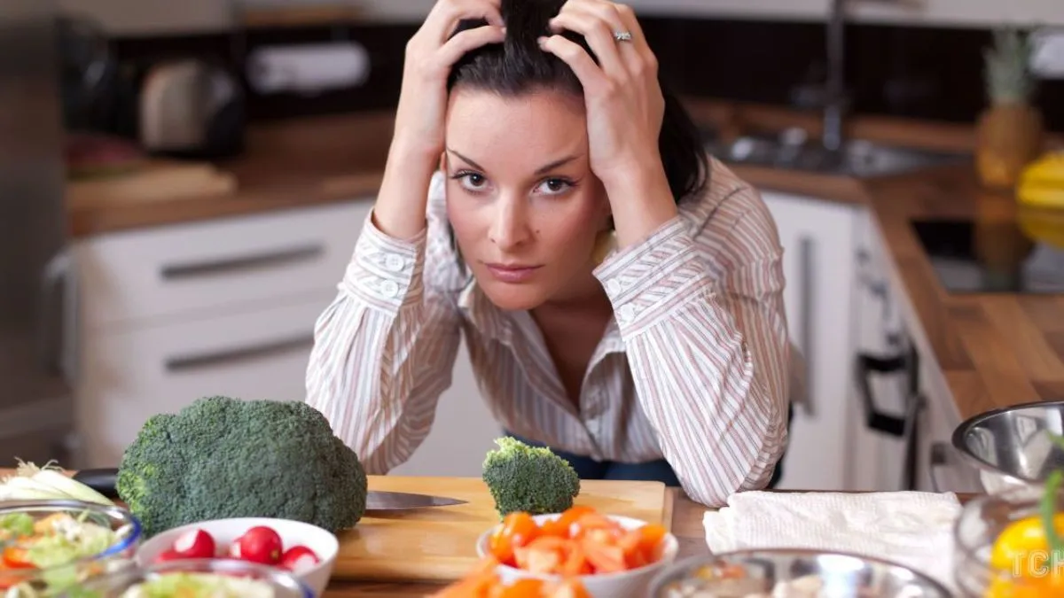 Як не набирати зайві калорії щодня без дієти: британські вчені розповіли, що варто виключити з раціону