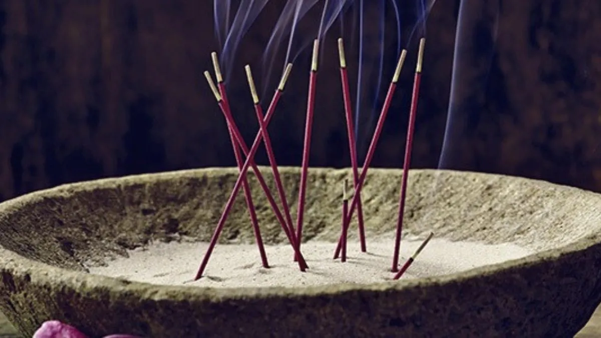 Науковці зі США зробили шокуюче відкриття: ароматичні палички можуть бути шкідливішими за цигарки