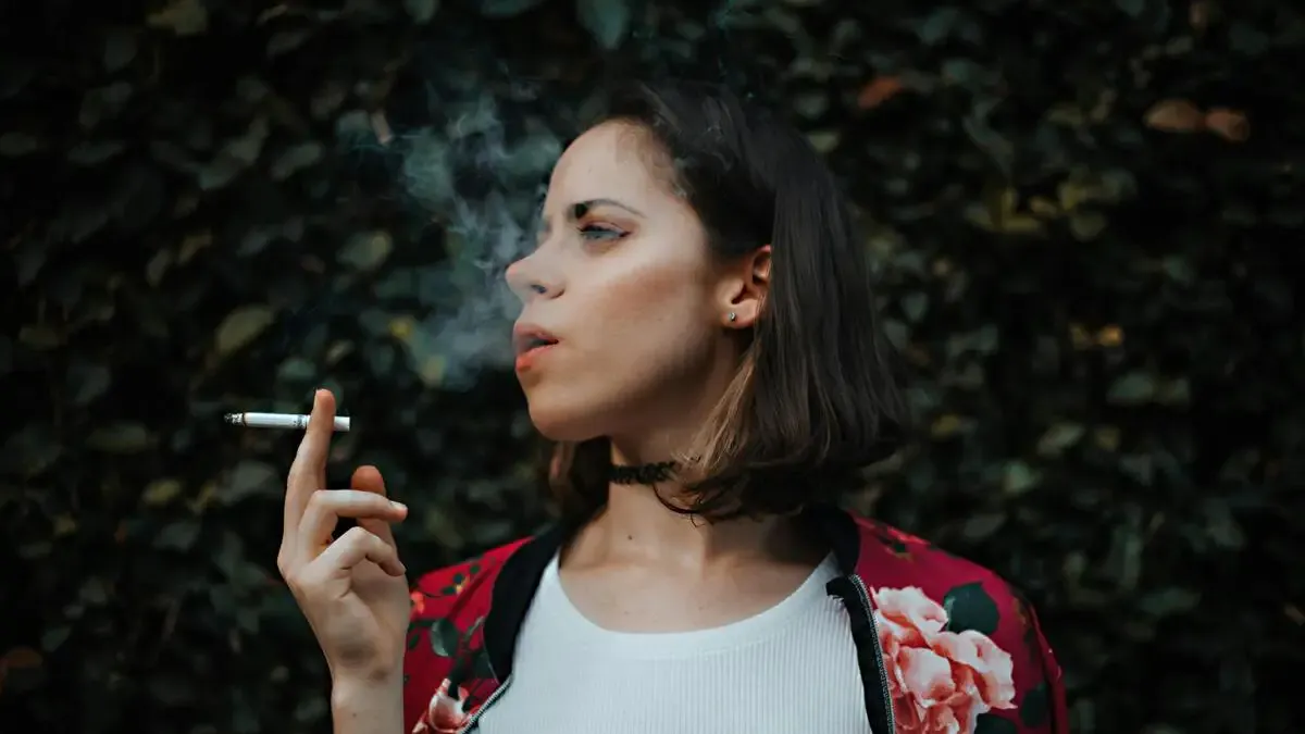 Паління цигарок з тютюном та косяків із марихуаною «висушує» мороз: революційне відкриття з Великої Британії