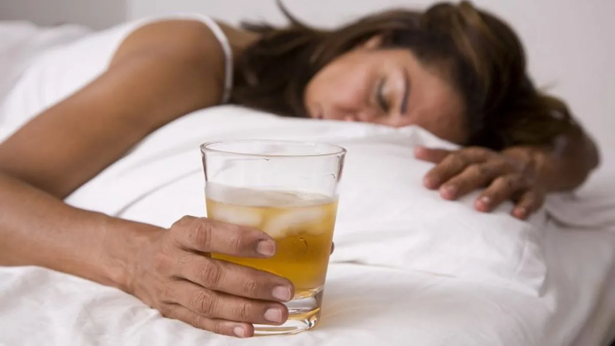 Кошмари та головні болі: лікар з Великої Британії розповів, що не можна пити перед сном – йдеться не про каву