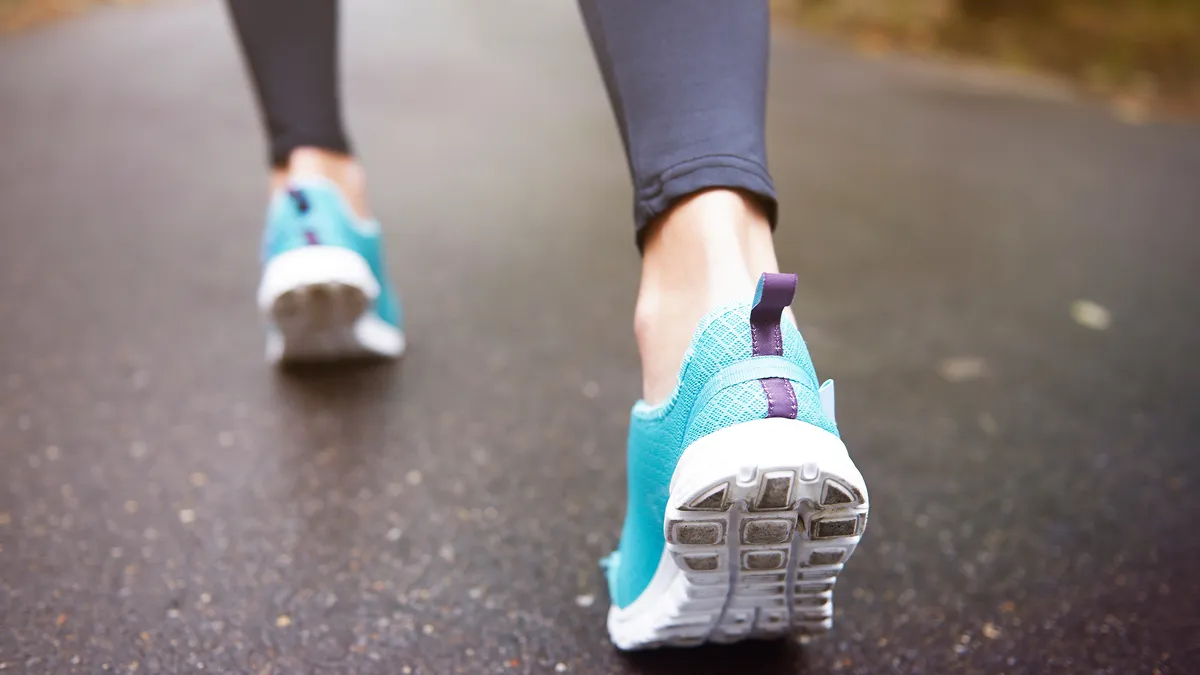 Як прибрати жир на животі за допомогою ходьби: тренер з фітнесу все пояснила