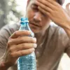 Від сухості у роті до головного болю: ознаки, які свідчать про зневоднення організму
