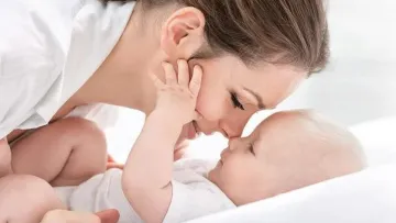 Чи можна народжувати після 35 років: репродуктолог дав поради жінкам і окреслив основні ризики