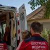 На Закарпатті 3-річна дівчинка напилась бензину: чи вдалося врятувати дитину – подробиці інциденту