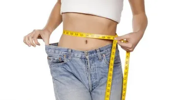 Названо топ-12 звичок, які непомітно заважають схудненню: фахівці розкрили, від чого краще утриматися