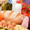 Небезпечний перекус: які прострочені продукти не можна їсти, навіть якщо вони свіжі на вигляд