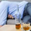 Чи варто пити алкоголь для покращення сну і яка доза не спричинить похмілля: дослідження вчених зі США