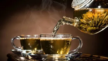 Дві спеції здатні змінити ваш чай: що додати в напій ввечері, щоб заспокоїтись та налаштуватись на сон