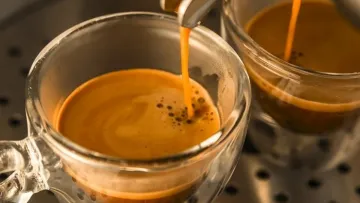 Тривожність та серцеві збої: експерти назвали 7 небезпечних ознак передозування кавою