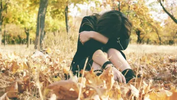 «Ці фактори сприяють відчуттю сонливості»: українська психологиня пояснила, чому виникає осіння депресія