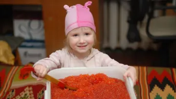 Чи можна давати дітям червону ікру: поради педіатрині