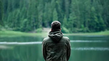 Бути на самоті і почуватися самотнім – це різні речі: як соціальна ізоляція впливає на здоров'я людини