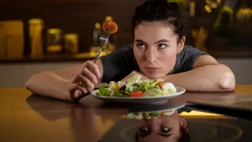 Відмовитесь від них та будете стрункими: перелік продуктів, котрі заважають схуднути – сало відсутнє