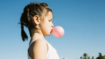 Жувальна гумка може сприяти появі онкології: австралійські вчені з'ясували знайшли харчову добавку-вбивцю