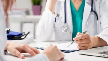 Кінець «паперовим» схемам: в Україні кардинально змінюють контроль за лікарняними