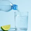 Вчені знайшли спосіб видалення мікропластику у воді: ефективність сягає 90%