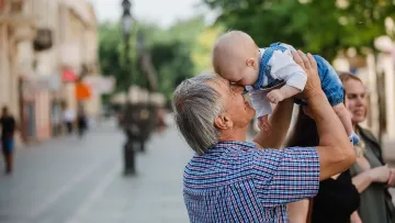Україна на порозі демографічної катастрофи: нині на одного малюка припадає троє померлих – розлога статистика