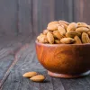 Названо найкорисніші продукти світу: лідер – не фрукт і не овоч, а ще у списку свинячий жир
